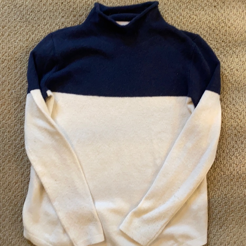 XS old navy soft sweater.
